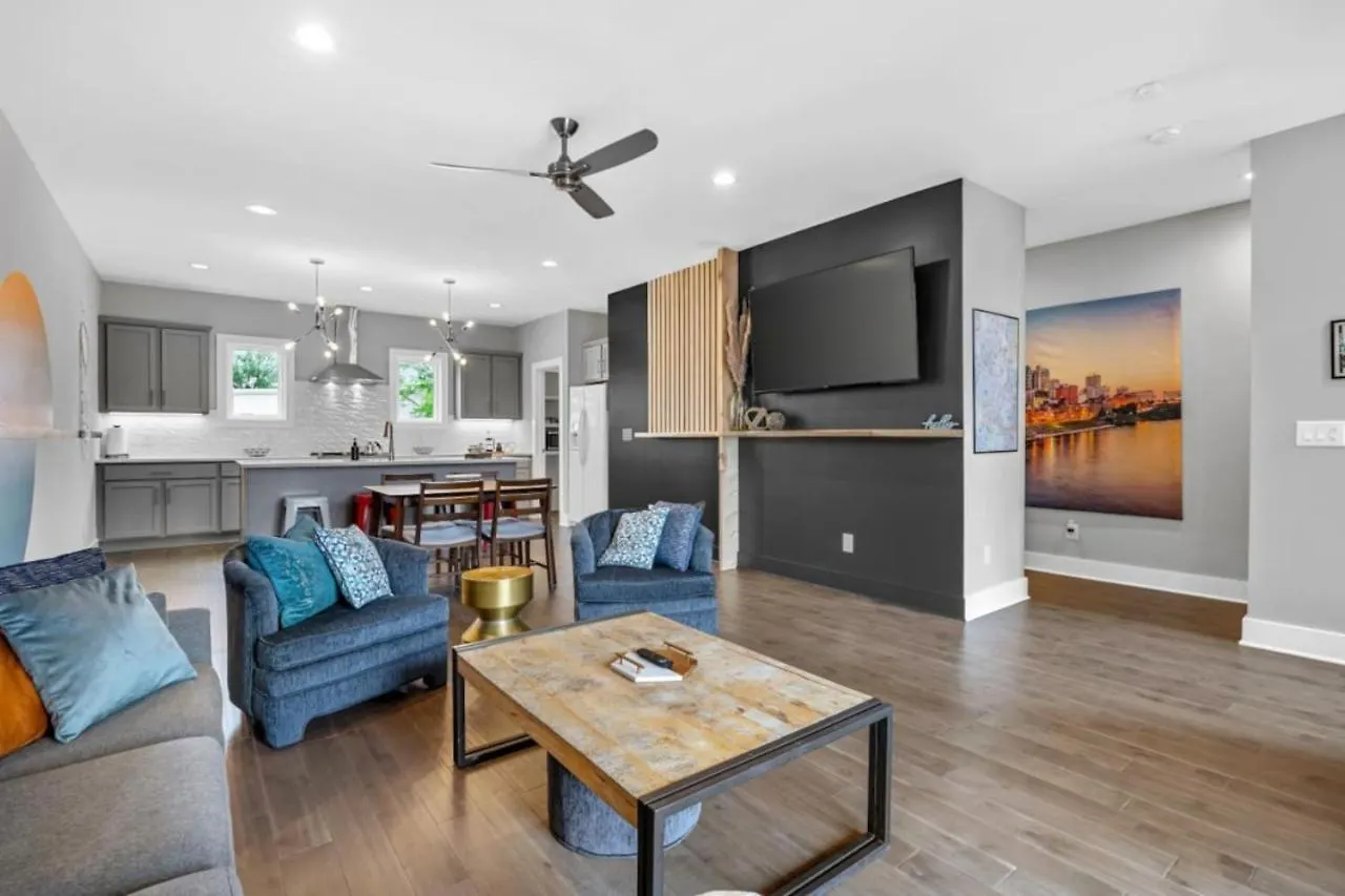 Rhythm And View - Broadway Groups Secure Garage Villa Nashville